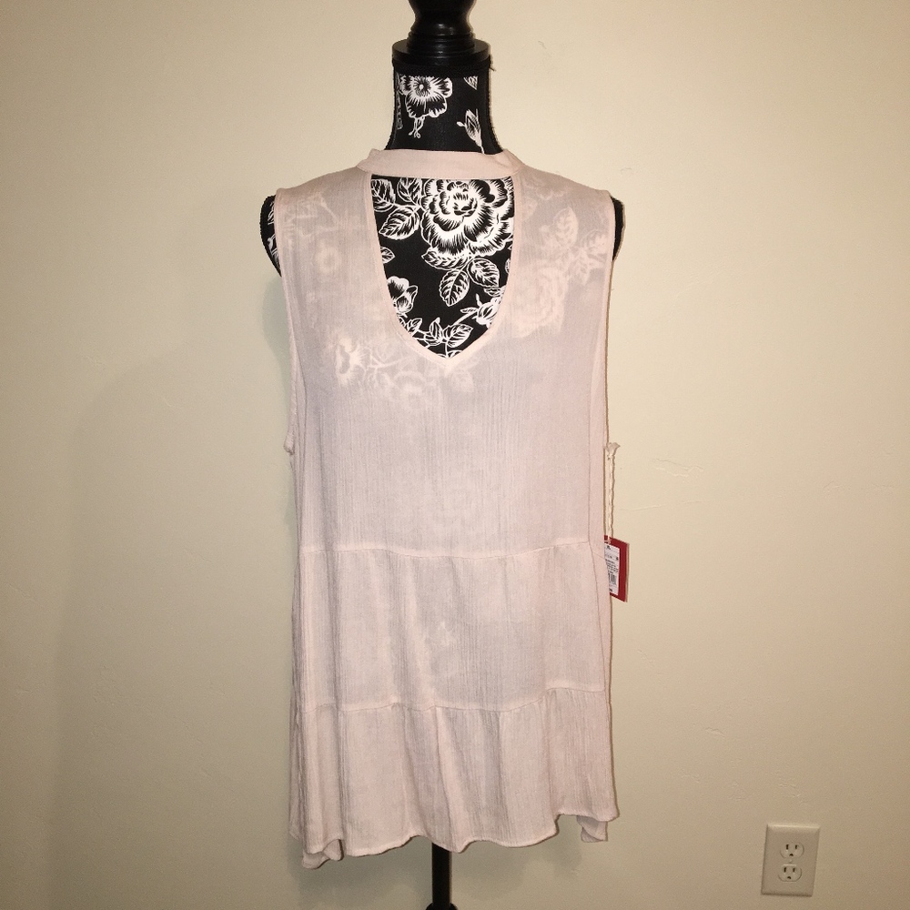 Cream Sleeveless Shirt with Choker
